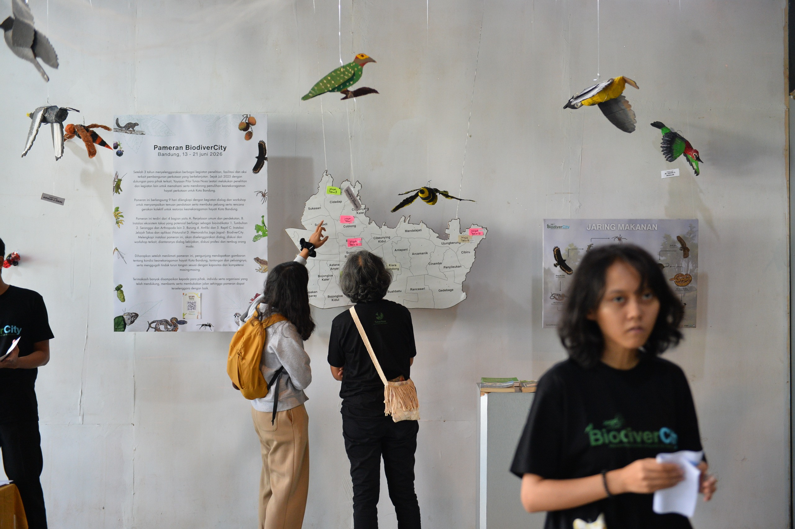 Biodiversitas Perkotaan Lewat Instalasi Daur Ulang Ilustrasi biodiversitas perkotaan untuk artikel Mengenal Biodiversitas Perkotaan Lewat Instalasi Sampah Daur…