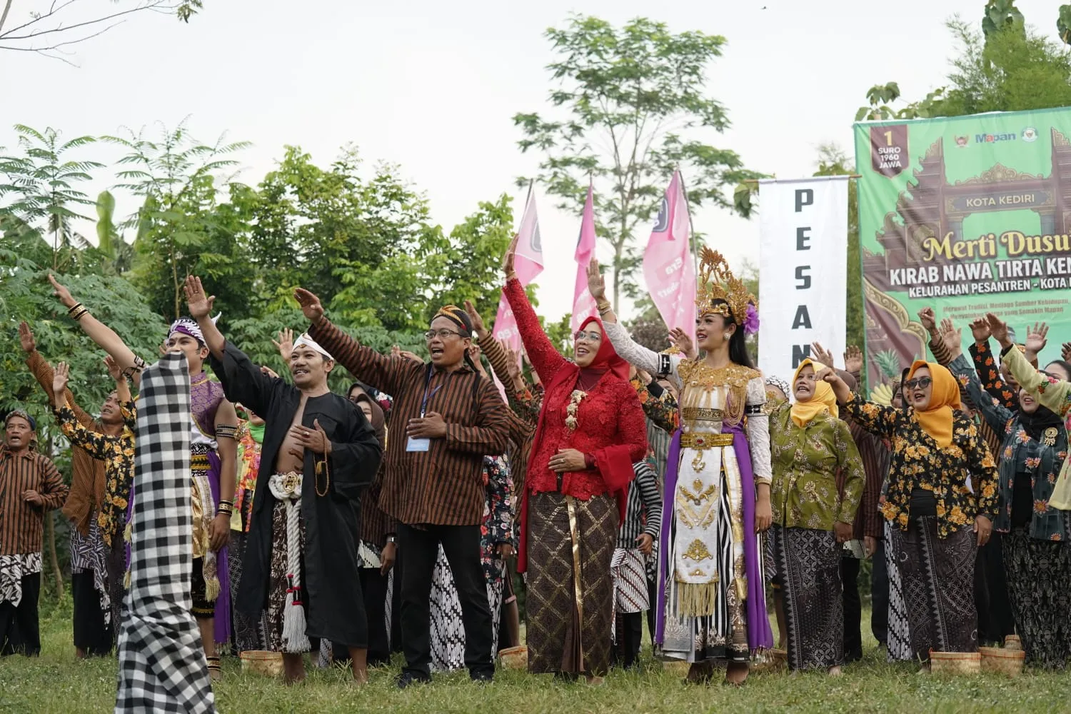 Ilustrasi nawa tirta kencana untuk artikel Kirab Nawa Tirta Kencana Tutup Grebeg Suro Kediri