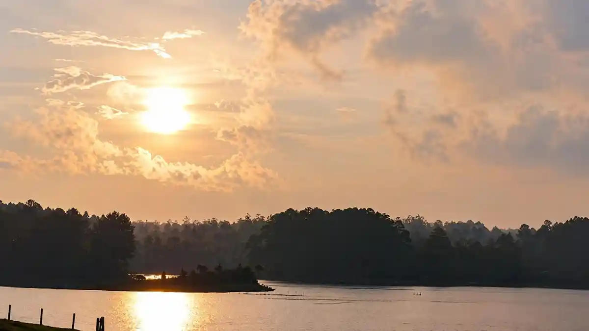 Ilustrasi aek natonang untuk artikel Aek Natonang, Danau Estetik di Atas Danau Toba