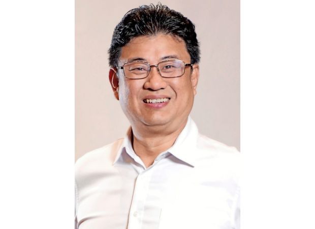 Ilustrasi andrew chen kah eng untuk artikel Andrew Chen Kah Eng janji kerja lebih keras usai pertahankan…