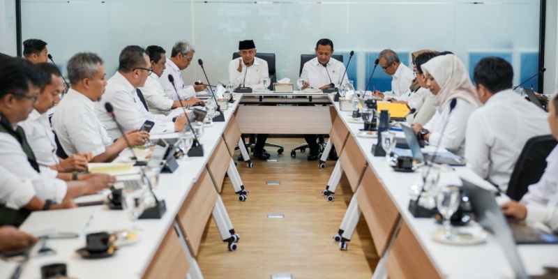 Ilustrasi digitalisasi layanan untuk artikel Digitalisasi Layanan Dipercepat di Kementerian Kehutanan