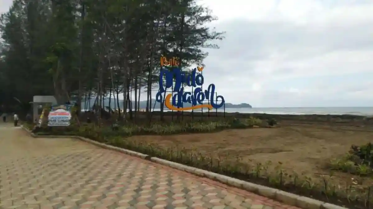 Ilustrasi pantai midodaren untuk artikel Pantai Midodaren: Vibes Pantai Pribadi di Tulungagung