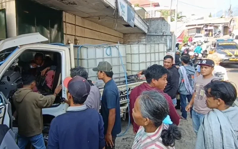 Ilustrasi rem blong bromo untuk artikel Rem Blong Bromo, Mobil Rental Ayla Tabrak Pikap, 3 Luka